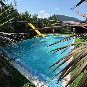 کلبه vip با سرسره آبی