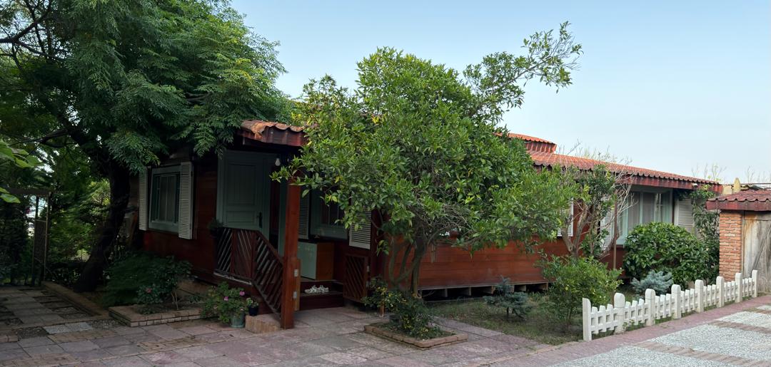 کلبه ساحلی جکوزی دار